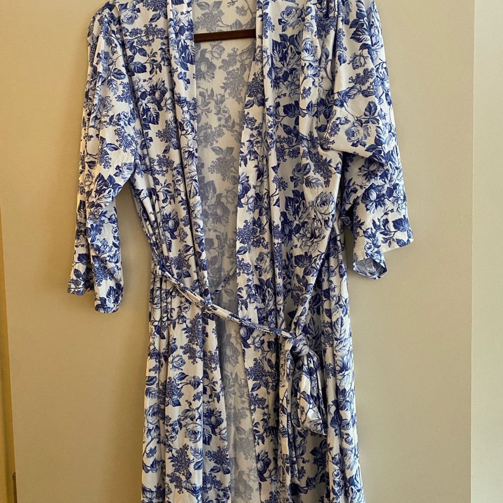 Floral Blue and White Bamboo Robe